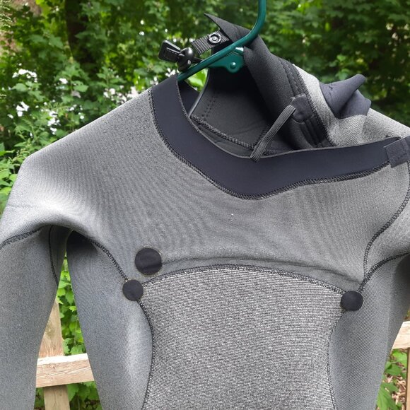 Xcel Axis X 4/3 Woman's Wetsuit Size 6 - Picture 2 of 6